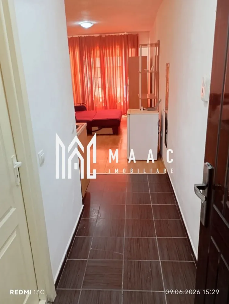 Apartament de vânzare Sibiu | Broscărie | 24 mp, nedecomandat, etaj 5 - Garsonieră nedecomandată de vânzare în zona Broscărie, Sibiu, pe Strada Ștefan cel Mare, cu 24 mp utili, situată la etajul 5 din 6 și disponibilă imediat.

Detalii proprietate:
• Suprafață utilă: 24 mp; suprafață construită: 29 mp
• Compartimentare: hol de acces, cameră, bucătărie, baie
• Etaj 5 din 6, imobil finalizat
• An construcție: 1980
• Stare interioară: bună
• Se vinde complet mobilată
• Baia și bucătăria sunt complet utilate
• Încălzirea se realizează prin centrală termică comună la nivelul imobilului

Zona Ștefan cel Mare oferă acces facil către mijloace de transport în comun, magazine, farmacii, supermarketuri și alte puncte de interes din oraș.

Cod anunț CP3184235. Contactați echipa MAAC Imobiliare pentru mai multe informații și pentru programarea unei vizionări.