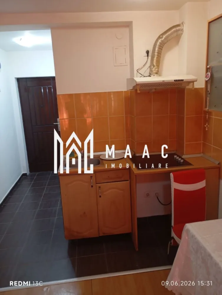 Apartament de vânzare Sibiu | Broscărie | 24 mp, nedecomandat, etaj 5 - Garsonieră nedecomandată de vânzare în zona Broscărie, Sibiu, pe Strada Ștefan cel Mare, cu 24 mp utili, situată la etajul 5 din 6 și disponibilă imediat.

Detalii proprietate:
• Suprafață utilă: 24 mp; suprafață construită: 29 mp
• Compartimentare: hol de acces, cameră, bucătărie, baie
• Etaj 5 din 6, imobil finalizat
• An construcție: 1980
• Stare interioară: bună
• Se vinde complet mobilată
• Baia și bucătăria sunt complet utilate
• Încălzirea se realizează prin centrală termică comună la nivelul imobilului

Zona Ștefan cel Mare oferă acces facil către mijloace de transport în comun, magazine, farmacii, supermarketuri și alte puncte de interes din oraș.

Cod anunț CP3184235. Contactați echipa MAAC Imobiliare pentru mai multe informații și pentru programarea unei vizionări.