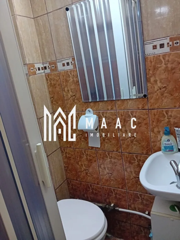 Apartament de vânzare Sibiu | Garsonieră nedecomandată | Lazaret, 21 mp - Apartament de vânzare în Sibiu, zona Lazaret, pe Strada Henri Coandă: garsonieră nedecomandată de 21 mp utili, situată la etajul 1, cu centrală proprie și bucătărie mobilată și utilată.

Detalii proprietate:
• Suprafață utilă: 21 mp
• Suprafață construită: 28,8 mp
• Compartimentare: nedecomandată
• Număr camere: 1
• Baie: 1
• Bucătărie: 1
• Etaj 1 din 4
• An construcție: 1976
• Stare interioară: bună
• Construcție finalizată
• Centrală proprie, geamuri termopan PVC și pardoseală din parchet
• Bucătărie mobilată și utilată
• Boxă la subsol și debara pentru depozitare
• Izolație exterioară și pereți finisați cu lavabilă

Locuința este amplasată pe Strada Henri Coandă, în zona Lazaret, Sibiu, într-un bloc finalizat cu patru etaje.

Cod anunț CP3184256. Contactați echipa MAAC Imobiliare pentru detalii suplimentare și programarea unei vizionări.