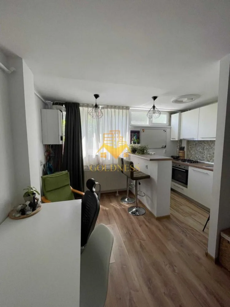 1 camera, Manastur, Primaverii, UMF, USAMV, Centrala proprie - GOLDNESS Imobiliare vă propune spre închiriere un apartament cu 1 camere complet mobilat și utilat, la Parter într-un imobil de 10 etaje, în Cartierul Manastur.
Se află în apropierea stațiilor de transport în comun, magazine, restaurante, spații verzi, farmacii, etc. 

Apartamentul este compartimentat astfel:
 - camera cu pat matrimonial, dressing, noptiere
 - bucătărie complet utilată și mobilată, loc de servit masa 
 - baie cu cada, calorifer port prosop și dulap pentru depozitare.

Imobilul este dotat cu toate cele necesare- centrală proprie, frigider, aragaz, hotă, mașină de spălat haine, etc. 

Dacă sunteți interesați de acest apartament și doriți să îl vizionați, dar și pentru alte oferte nu ezitați să ne contactați telefonic sau prin e-mail. Vă stăm la dispoziție!
Pentru intermediere se percepe un comision de 50% din prețul chiriei!