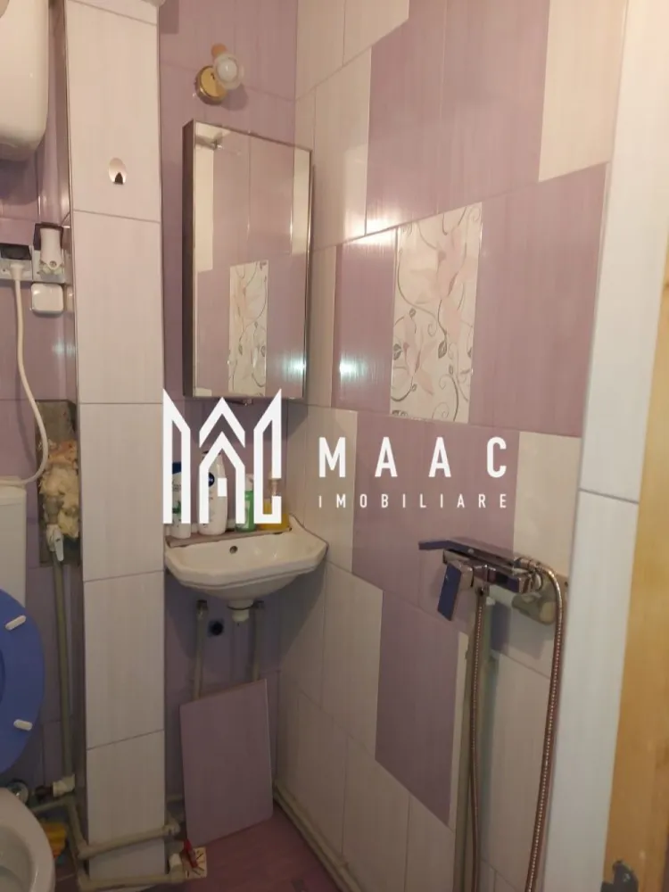 Garsonieră de vânzare Sibiu | Tiglari | 13 mp, etaj 3, renovată - Garsonieră de vânzare în zona Tiglari din Sibiu, cu 13 mp utili, situată la etajul 3 al unui imobil cu 4 niveluri, potrivită pentru locuire compactă în oraș.

Detalii proprietate:
• Suprafață utilă: 13 mp
• Suprafață construită: 16 mp
• Compartimentare: nedecomandată
• Compartimentare interioară: cameră cu zonă de dormit, bucătărie și baie proprie
• Etaj 3 din 4, într-un imobil finalizat
• An construcție: 1989
• Stare interioară: bună, garsoniera fiind renovată

Proprietatea este amplasată în apropiere de Lacul lui Binder, în zona Tiglari din Sibiu, cu acces facil către punctele de interes din oraș și către zona de agrement din vecinătate.

Pentru mai multe detalii și programarea unei vizionări, contactează echipa MAAC Imobiliare și menționează Cod anunț CP3182094.