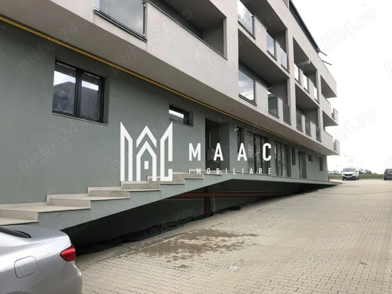 Apartament 2 camere decomandat | Turnișor, Sibiu | parter, INTABULAT - Apartament de vânzare în Sibiu, în zona Turnișor, cu 2 camere decomandate, 50 mp utili și amplasare la parter, prezentat cu utilizare comercială intabulată.

Detalii proprietate:
• Suprafață utilă: 50 mp
• Suprafață construită: 60 mp
• Compartimentare: zonă principală open-space, vestiar, baie și spațiu tehnic cu centrală termică montată
• Situat la parter într-un imobil finalizat în 2024, cu regim de înălțime P+3
• Predare la stadiul de alb, cu ușă de acces montată, pereți zugrăviți și trei uși interioare pregătite pentru montaj
• Încălzire în pardoseală, centrală termică funcțională și curent trifazic
• Loc de parcare inclus

Proprietatea este situată în Turnișor, Sibiu, la parterul imobilului, iar descrierea existentă menționează că este intabulată ca spațiu comercial, fără a necesita schimbarea destinației.

Cod anunț CP3184339. Contactați echipa MAAC Imobiliare pentru detalii suplimentare și programarea unei vizionări.