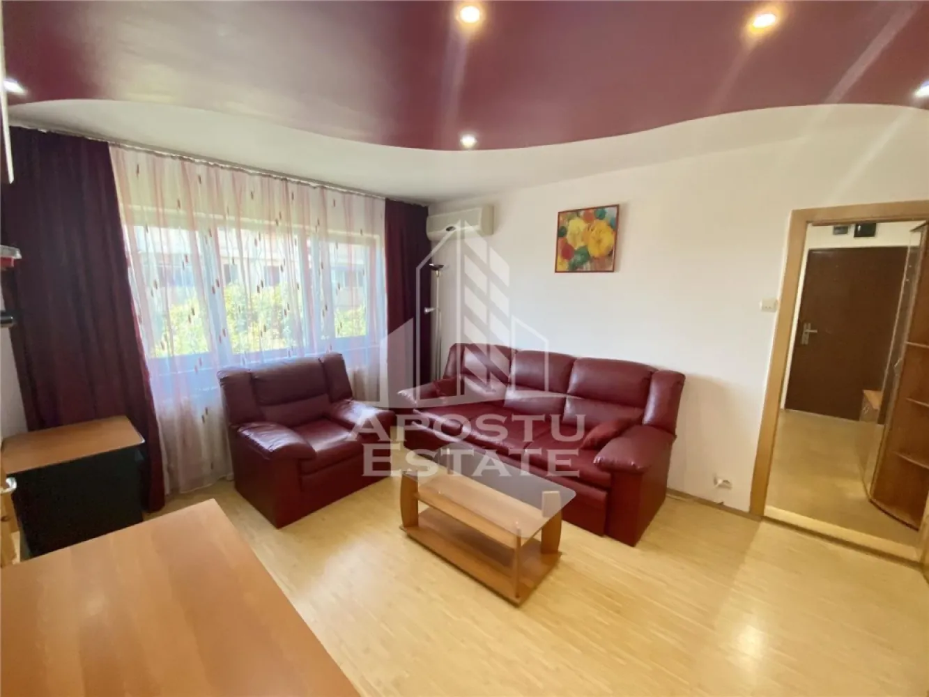 Apartament 2 camere in Complexul Studentesc - Apostu Estate va ofera spre inchiriere un apartament cu 2 camere semi-decomandat in zona Complexului studentesc
Apartamentul se afla la etajul 4 este complet utilat intr-o zona linistita avand in apropiere numeroase puncte de interes. Se desfasoara pe o suprafata de aprox 58 mp si este compartimentat astfel:

Hol acces
Living
Dormitor
Baie
Bucatarie mare

Nu exista dificultati in gasirea unui loc de parcare.
Confortul termic este realizat prin centrala blocului.
Pretul este 350 euro/luna + 350 euro garantie!
Disponibil imediat!
Va asteptam cu drag la vizionare!
Nr. contact: 0729607480
 CP1021175