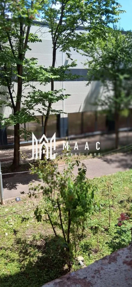 Apartament 2 camere | 44 mp | Zona Mihai Viteazu | Etajul 1 - MAAC Imobiliare vă propune spre vânzare un apartament de 2 camere, semidecomandat, cu o suprafață utilă de 44 mp, situat la etajul 1 al unui imobil bine întreținut din zona Mihai Viteazu – una dintre cele mai căutate zone din oraș, datorită accesului facil la puncte de interes, transport public, școli și centre comerciale.

Locuința este compartimentată eficient și oferă un spațiu confortabil, ideal atât pentru o familie, cât și pentru investiție (închiriere pe termen lung sau regim hotelier).

Apartamentul se vinde complet mobilat și utilat, fiind pregătit pentru mutare imediată, fără a necesita investiții suplimentare.

Caracteristici principale:

* Suprafață utilă: 44 mp
* Compartimentare: semidecomandată
* Etaj: 1
* Complet mobilat și utilat
* Zonă excelentă, cu acces rapid la toate facilitățile urbane

Avantaje:

* Ideal pentru locuință personală sau investiție
* Poziționare foarte bună
* Etaj intermediar
* Disponibil imediat

Pentru mai multe detalii sau programarea unei vizionări, nu ezitați să ne contactați!

MAAC Imobiliare – partenerul dumneavoastră de încredere în tranzacții imobiliare. Va rugam specificati CP3185748