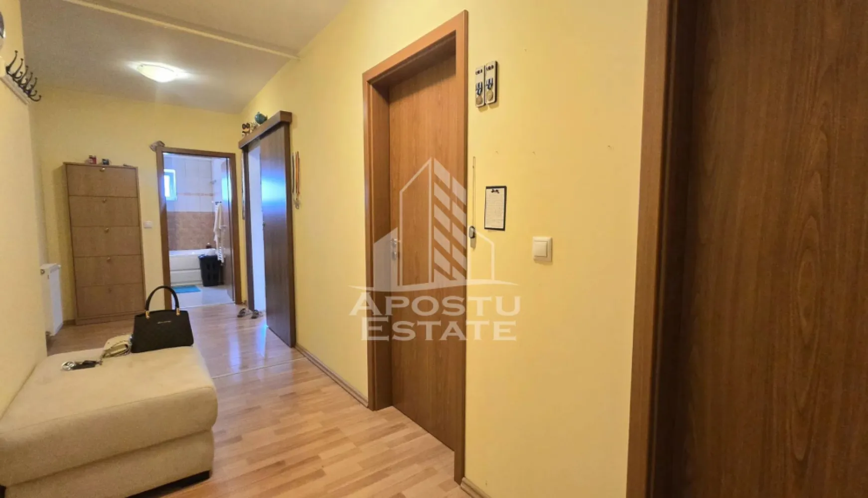 Apartament de vanzare cu 3 camere, bloc nou, centrala proprie,Aradului