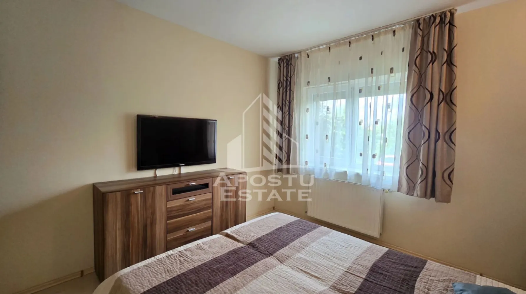 Apartament de vanzare cu 3 camere, bloc nou, centrala proprie,Aradului
