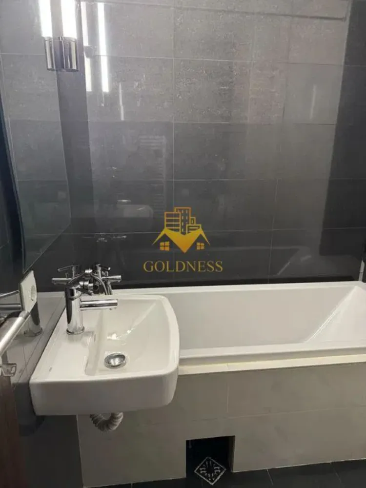2 camere, Marasti, Teleorman, Zona Ira, FSEGA, UAD, ROSA - GOLDNESS Imobiliare vă propune spre închiriere un apartament cu 2 camere complet mobilat și utilat, la etajul 1 într-un imobil de 4 etaje, în Cartierul Marasti.
Posibilitate de parcare in zona! 
Se află în apropierea stațiilor de transport în comun, magazine, restaurante, spații verzi, farmacii, etc.

Apartamentul este compartimentat astfel:
- dormitor cu pat matrimonial, dressing, noptiere
- dormito cu canapea extensibila, dulap, loc de servit masa
- bucatarie complet utilată și mobilată
- baie cu cada, calorifer port prosop și dulap pentru depozitare.
- doua balcoane a cate 5 mp.

Imobilul este dotat cu toate cele necesare- centrală proprie, frigider, aragaz, hotă, mașină de spălat haine, etc.

Dacă sunteți interesați de acest apartament și doriți să îl vizionați, dar și pentru alte oferte nu ezitați să ne contactați telefonic sau prin e-mail. Vă stăm la dispoziție!
Pentru intermediere se percepe un comision de 50% din prețul chiriei!