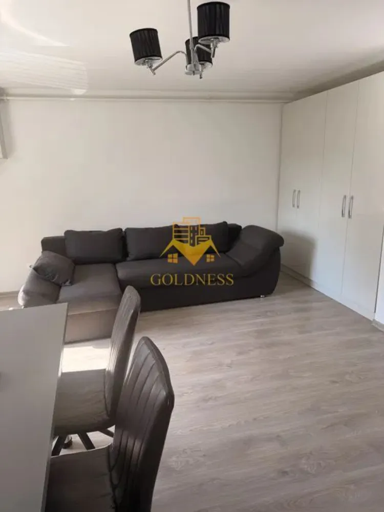 2 camere, Marasti, Teleorman, Zona Ira, FSEGA, UAD, ROSA - GOLDNESS Imobiliare vă propune spre închiriere un apartament cu 2 camere complet mobilat și utilat, la etajul 1 într-un imobil de 4 etaje, în Cartierul Marasti.
Posibilitate de parcare in zona! 
Se află în apropierea stațiilor de transport în comun, magazine, restaurante, spații verzi, farmacii, etc.

Apartamentul este compartimentat astfel:
- dormitor cu pat matrimonial, dressing, noptiere
- dormito cu canapea extensibila, dulap, loc de servit masa
- bucatarie complet utilată și mobilată
- baie cu cada, calorifer port prosop și dulap pentru depozitare.
- doua balcoane a cate 5 mp.

Imobilul este dotat cu toate cele necesare- centrală proprie, frigider, aragaz, hotă, mașină de spălat haine, etc.

Dacă sunteți interesați de acest apartament și doriți să îl vizionați, dar și pentru alte oferte nu ezitați să ne contactați telefonic sau prin e-mail. Vă stăm la dispoziție!
Pentru intermediere se percepe un comision de 50% din prețul chiriei!