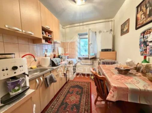 Apartament de vanzare cu 2 camere, cu centrala, parter, in Aradului