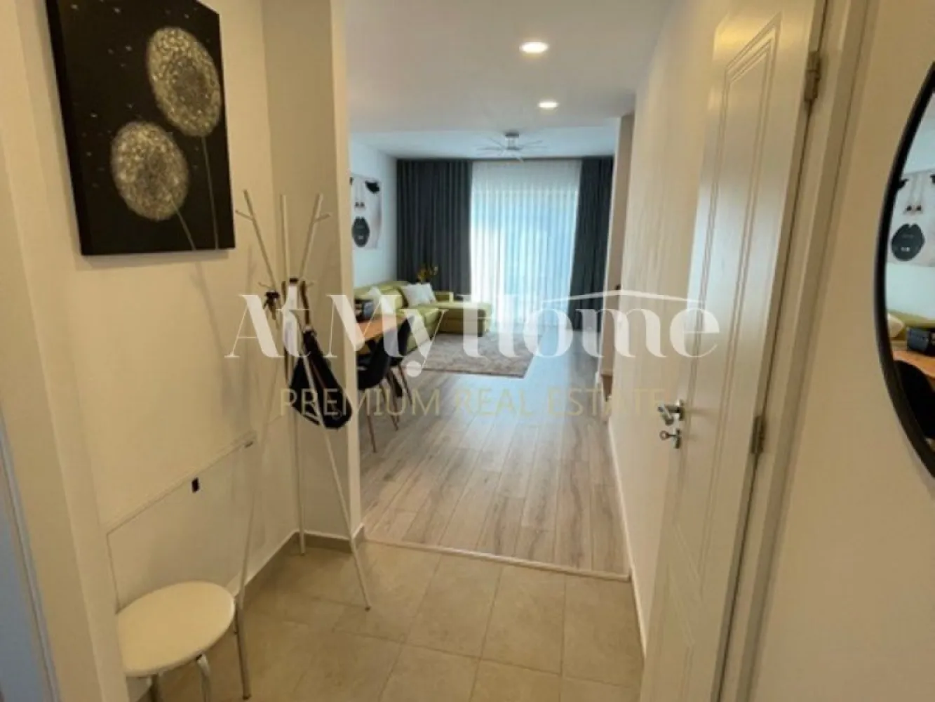 VILA 5 CAMERE CU GRADINA//COMPLET MOBILATA SI UTILATA//PIPERA