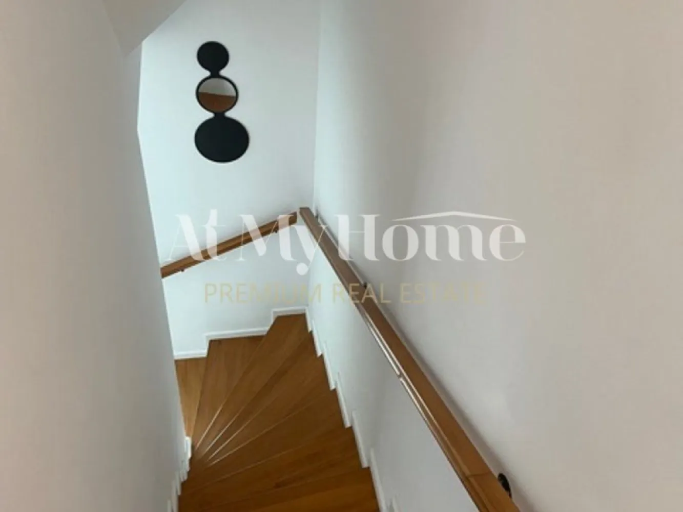 VILA 5 CAMERE CU GRADINA//COMPLET MOBILATA SI UTILATA//PIPERA