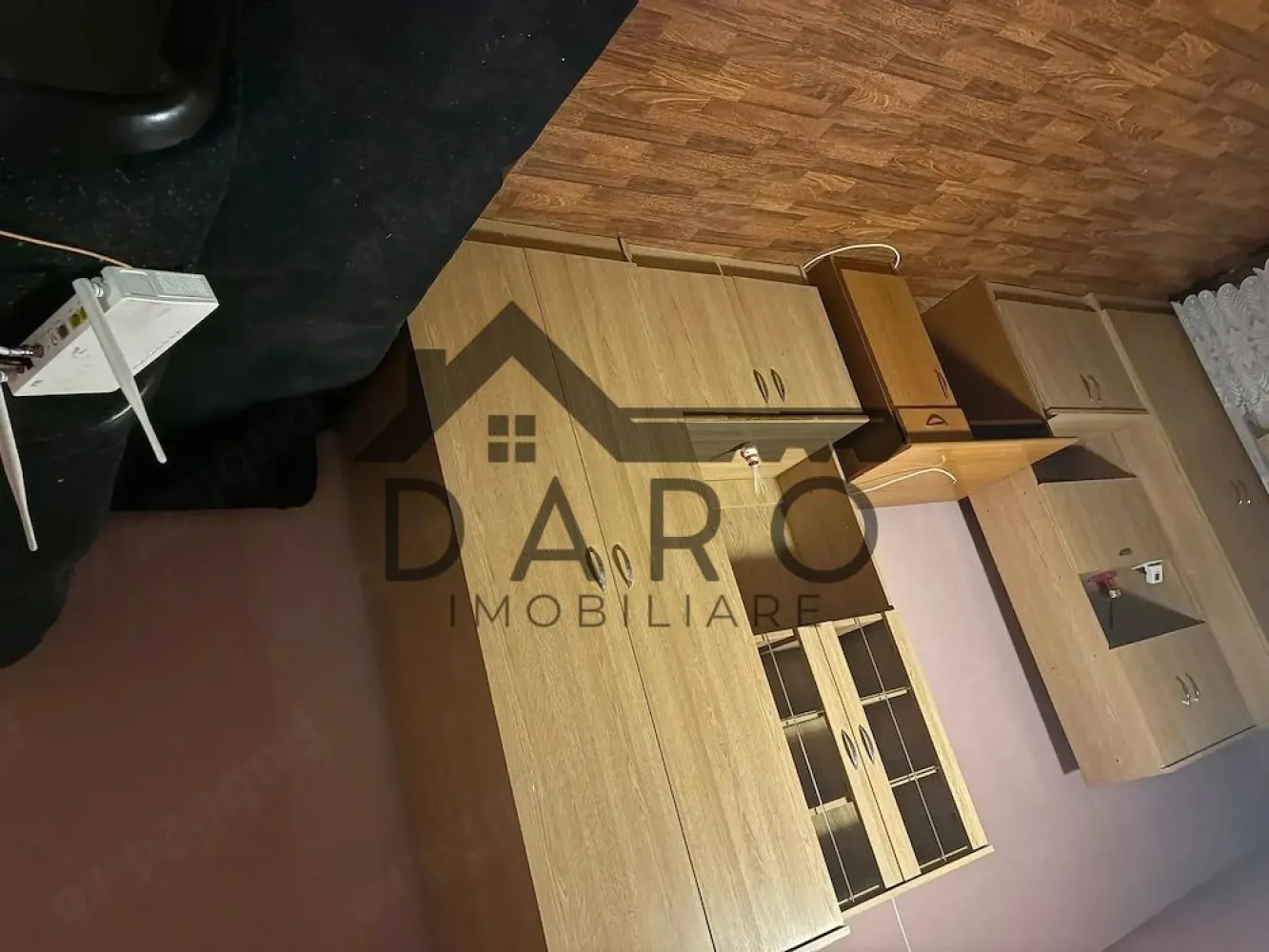 De vanzare apartament cu 2 camere - Vând apartament cu doua camere în zona Tudor, str.Cutezantei. Apartamentul tiene geamuri termopane și centrală proprie.