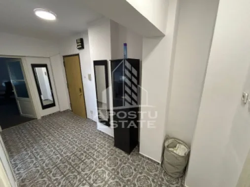 Apartament 2 camere, decomandate, etaj 5/6, garaj subteran, Aradului.