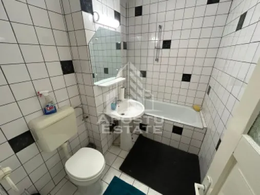 Apartament 2 camere, decomandate, etaj 5/6, garaj subteran, Aradului.