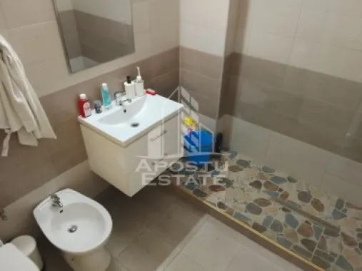 Spatiu pentru birouri de inchiriat, 77 mp + curte betonata, Lipovei