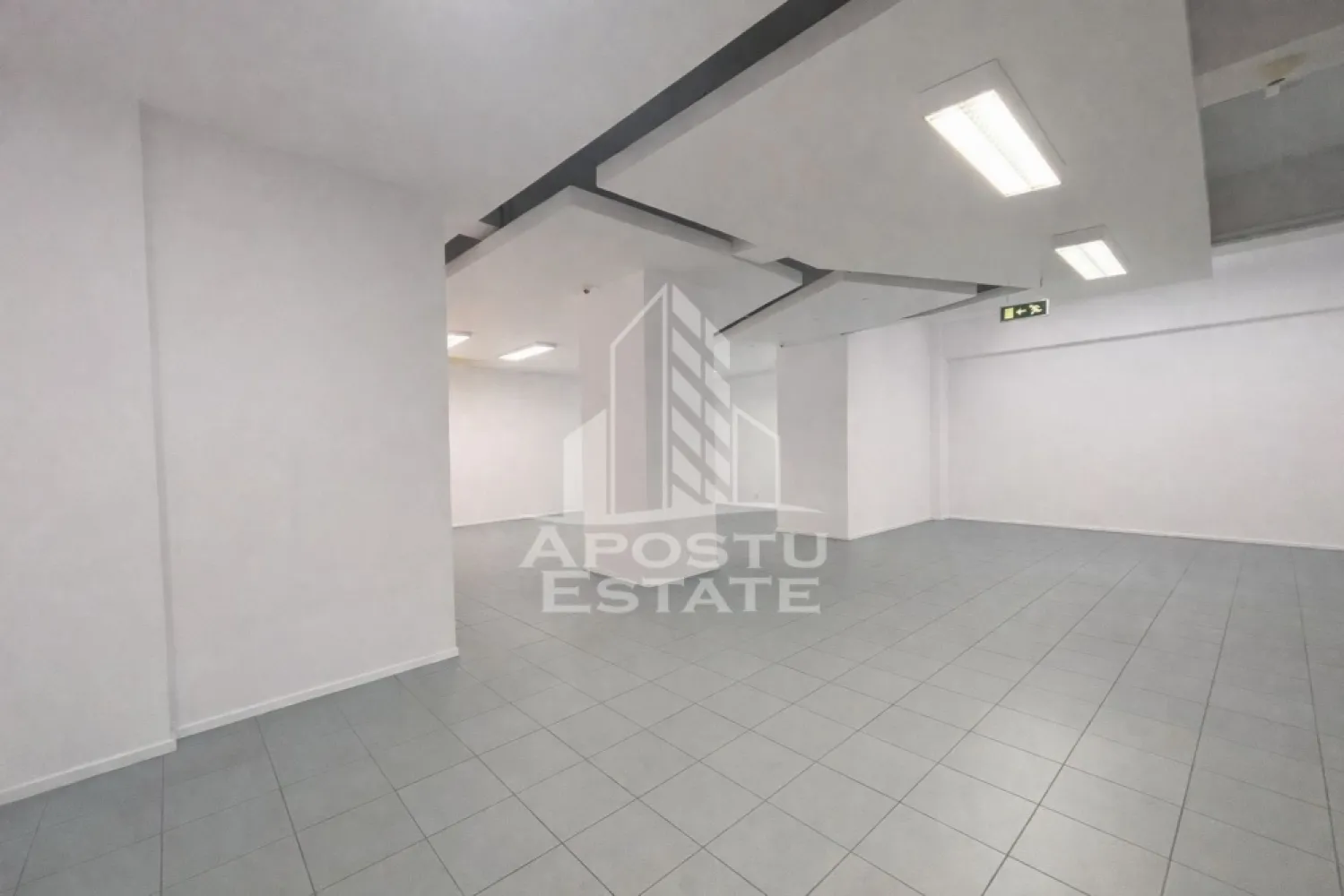 Spatiu comercial stradal, 180 mp, Zona Modern - APOSTU ESTATE va propune spre inchiriere spatiu comercial stradal, de 180 mp, in Zona Modern

Spatiul este necompartimentat dar cu posibilitate de compartimentare.
Confortul termic este asigurat de centrala proprie si climatizare.
Spatiul dispune de doua puncte de acces, unul din strada si unul pentru aprovizionare, care dispune si de rampa.
Disponibilitate de la data de 01.05.2026

Pentru mai multe detalii sau pentru stabilirea unei vizionari nu ezitati sa ne contactati.
CP2896036