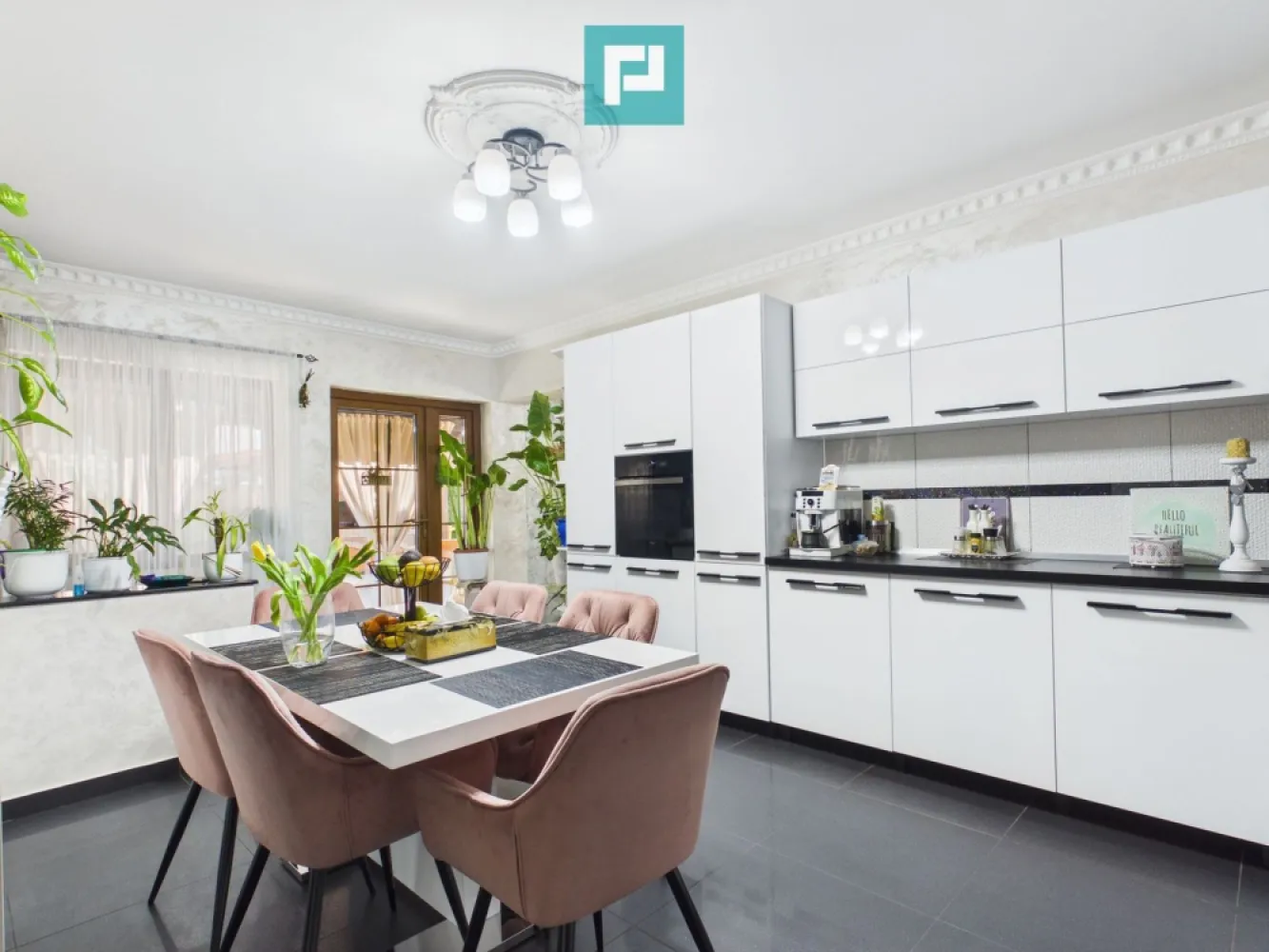 Casa cu 4 camere in Aradul Nou - Casa individuală – Aradul Nou, finisată modern, teren generos 1.478 mp – disponibilă imediat!

Într-o zonă liniștită , vă prezentăm o proprietate care te face să te simți „acasă” încă de la prima vizionare. O casă cu poveste, solid construită, dar adaptată perfect stilului de viață modern – locul ideal unde diminețile încep cu liniște, iar serile se încheie pe terasă, alături de cei dragi.

Detalii proprietate

Tip: Casă / Vilă individuală
An construcție: 1970
Construcție: Cărămidă
Suprafață utilă: 140 mp
Suprafață construită desfășurată: 240 mp
Teren: 1.478 mp
Terasă: 30 mp
Mansardă: Da
Disponibilitate: Imediată

Casa păstrează robustețea construcțiilor din cărămidă, dar a fost atent renovată și adusă la standarde actuale de confort.

 Interior – modern, luminos, primitor

Renovată și finisată modern în 2022, locuința se prezintă în stare excelentă. Fiecare spațiu a fost gândit pentru confort și funcționalitate.

* Finisaje moderne
* Aer condiționat
* Centrală proprie
* Încălzire prin calorifere + încălzire în pardoseală

Compartimentarea este practică și luminoasă, oferind un ambient cald și echilibrat. Mansarda adaugă un plus de versatilitate – poate deveni un dormitor suplimentar, un birou retras pentru work-from-home sau un spațiu intim de relaxare.

Este genul de casă în care fiecare cameră are propria atmosferă, iar lumina naturală completează perfect designul interior.

 Exterior – propriul tău colț de liniște

Curtea generoasă de 1.478 mp este un adevărat refugiu verde.

* Curte frumos amenajată
* Livadă proprie – ideală pentru cei care apreciază natura și roadele proprii
* Zonă special amenajată pentru BBQ
* Terasă spațioasă (30 mp) – locul perfect pentru mese în aer liber
* Mult spațiu verde pentru relaxare, joacă sau grădinărit

Aici îți poți imagina weekenduri petrecute cu familia, seri de vară alături de prieteni sau momente liniștite cu o cafea în mână, în mijlocul naturii.

 Utilități și facilități

* Apă
* Canalizare
* Curent
* Gaz
* CATV

Străzi asfaltate și iluminat stradal – confort și siguranță zi de zi.

O proprietate completă, care îmbină farmecul unei case solide din cărămidă cu confortul finisajelor moderne și avantajul unui teren generos.*

Ideală pentru o familie care își dorește liniște, spațiu și intimitate, dar și acces rapid către oraș.

Pentru mai multe detalii sau programarea unei vizionări, nu ezitați să ne contactați!

Dumitrita Jacot - Consultant imobiliar PropertyLAB
Telefon: 0790 474 979
E-mail: Dumitrita.jacot@propertylab.ro

Tudor Trașcă - Consultant imobiliar PropertyLAB
Telefon: 0730 650 235
E-mail: tudor.trasca@propertylab.ro

Cod proprietate 2895744