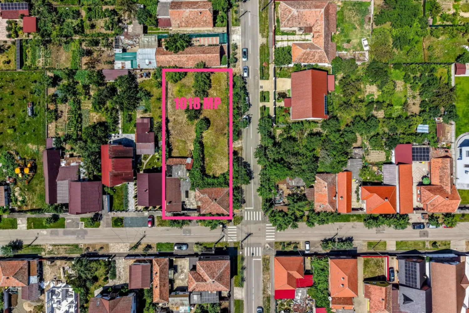 Casă cu teren 1018 mp și 2 fronturi stradale- Bujac - Casa, construită din cărămidă solidă, se află pe un teren generos de 1018 mp, cu două fronturi stradale, oferind multiple posibilități de compartimentare, extindere sau chiar dezvoltare imobiliară.
🔹 Detalii principale:
Suprafață teren: 1018 mp
Front stradal total: 70 ml (2 străzi)
Construcție: cărămidă
Stare: necesită renovare (ideal pentru personalizare totală)
Pivniță: foarte bine izolată, fără infiltrații
Grădină mare, potrivită pentru livadă sau construcție suplimentară
🔹 Avantaje:
Zonă liniștită și bine cotată din Bujac
Toate utilitățile în zonă

Preț:129.000€
Nu dispui de toată suma? Te ajutăm noi gratuit! Îți obținem oferte de la 16 bănci.
Ai o proprietate de vânzare în Arad și vrei să știi cât valorează cu adevărat?
Sună-mă pentru o evaluare gratuită, fără obligații.

📞 Contact:
Lucian Marc – Consultant Imobiliar
📱 0746 093 329
🏢 ACASĂ | Agenție Imobiliară Arad
📍 Bulevardul Decebal 2, Arad 310133