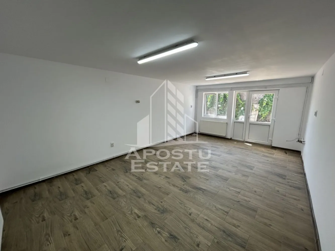 Spatiu pentru birouri si depozit 85 mp+ curte betonata, Lipovei