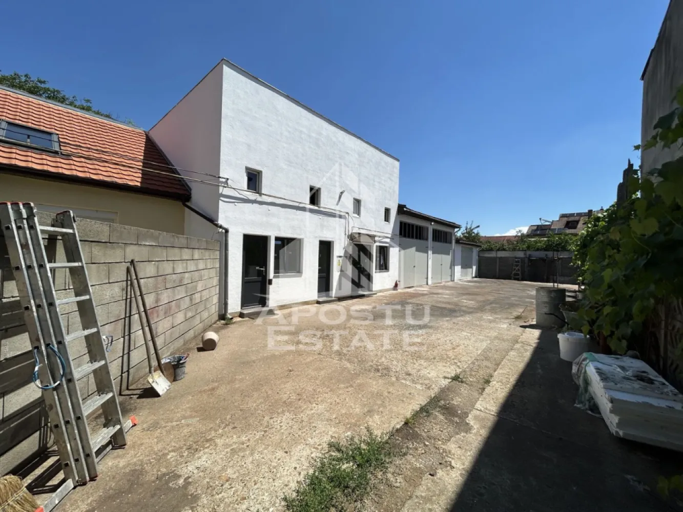 Spatiu pentru birouri si depozit 85 mp+ curte betonata, Lipovei