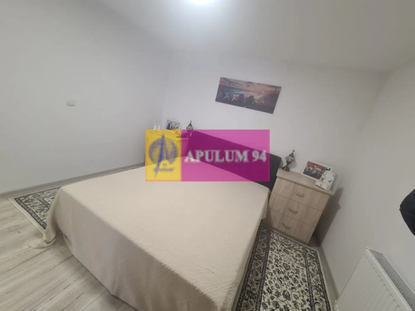 Apartament de vanzare in Sinaia - Complex Colina Marei - Agentia imobiliara Mervani, va prezinta un apartament cu 2 camere, situat in Complexul Colina Marei, la etajul 1 al unui bloc cu 9 etaje, din Sinaia.

 Construit in anul 2018, blocul are finisaje moderne, are lift si este pozitionat intr-o zona linistita, cu o priveliste deosebit de frumoasa.

 Apartamentul dispune de o suprafata construita de 71 mp, si o suprafata utila de 56 mp (inclusiv terasa). Suprafata terasei este de 13 mp.

 Imobilul are tamplarie PVC, iar incalzirea se realizeaza cu centrala proprie. Spatiul este amenajat modern si beneficiaza de o compartimentare avantajoasa.

 Apartamentul se vinde mobilat si utilat, este luminos si spatios.

Compartimentare:

- hol

- baie

- camera de zi si dormitor

- bucatarie

- terasa
