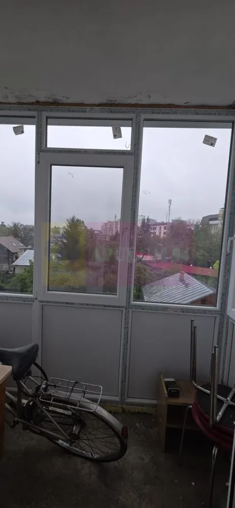 Apartament cu 3 camere de vanzare in Campina, central