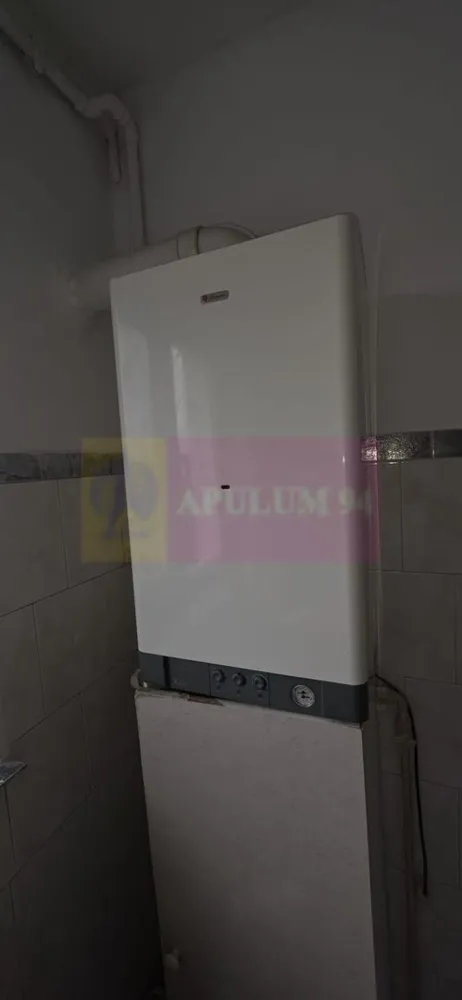 Apartament cu 3 camere de vanzare in Campina, central
