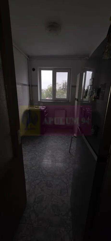 Apartament cu 3 camere de vanzare in Campina, central