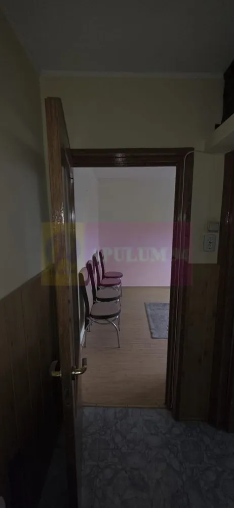 Apartament cu 3 camere de vanzare in Campina, central