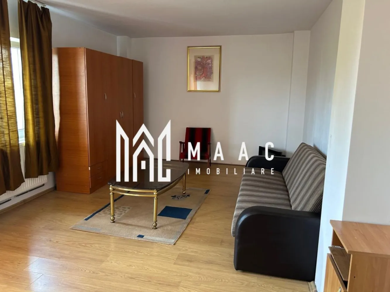 Apartament 2 camere I Decomandat I Etaj intermediar I Strand - MAAC Imobiliare va prezinta un apartament spațios cu 2 balcoane mari situat la etajul 1 al unui bloc cu 4 etaje.

Detalii Generale:
Suprafață utilă: 77 mp
Etaj: 1 într-un imobil P+4
Construit în 2010 din cărămidă, cu izolație.

Configurație:
Decomandat.
2 camere, fiecare cu balcon propriu.
Bucătărie.
Baie.
Hol.

Dotări:
Ușă metalică la intrare.
Centrală termică proprie și calorifere.
Parchet laminat, gresie și faianță.
Geamuri termopan.

Beneficii:
Construit din cărămidă.
Bloc izolat.

Localizare și Vecinătate:
Zonă liniștită
Acces facil la magazine, școli și spații verzi.

Pentru mai multe detalii, precizati telefonic ca ati vazut anuntul cu ID: CP2057398