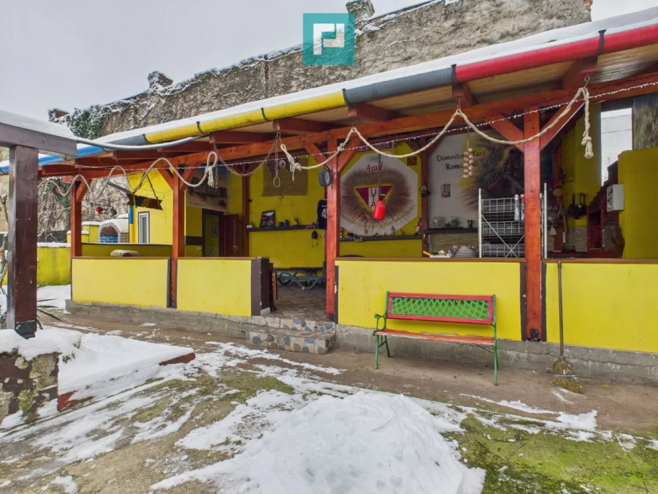 Casă cu 4 camere în zona Parneava - Casă individuală de vânzare – Str. Andrei Șaguna, zona Pârneava

Se oferă spre vânzare casă individuală, situată într-o zonă foarte bună a cartierului Pârneava, pe strada Andrei Șaguna, ideală pentru locuință de familie sau investiție.

Imobilul este disponibil imediat, are construcție solidă din cărămidă, finalizată, cu acoperiș din țiglă, și este bine întreținut.

Caracteristici generale:

Suprafață utilă: 130 mp

Suprafață construită desfășurată: 180 mp

Suprafață teren: 745 mp

Curte totală: 400 mp

Curte liberă: 350 mp

Terasă: 60 mp

Deschidere teren: 13 m

An construcție: 1955

Regim de înălțime: Parter

Pod: Da

Stare interior: Finisat clasic

Compartimentare:

4 camere

2 dormitoare

1 bucătărie

3 băi

1 terasă

Anexe și facilități:

Garaj

2 locuri de parcare

Curte generoasă, ideală pentru relaxare, grădină sau extindere

Avantaje:

Zonă liniștită, bine cotată

Acces facil către centru și principalele puncte de interes

Teren mare, rar întâlnit în zonă

Casă solidă, cu potențial de modernizare după preferințe

Pentru mai multe detalii și programarea unei vizionări, vă stăm la dispoziție.

Dumitrita Jacot - Consultant imobiliar PropertyLAB
Telefon: 0790 474 979
E-mail: Dumitrita.jacot@propertylab.ro

Tudor Trașcă - Consultant imobiliar PropertyLAB
Telefon: 0730 650 235
E-mail: tudor.trasca@propertylab.ro

Cod proprietate 880008
