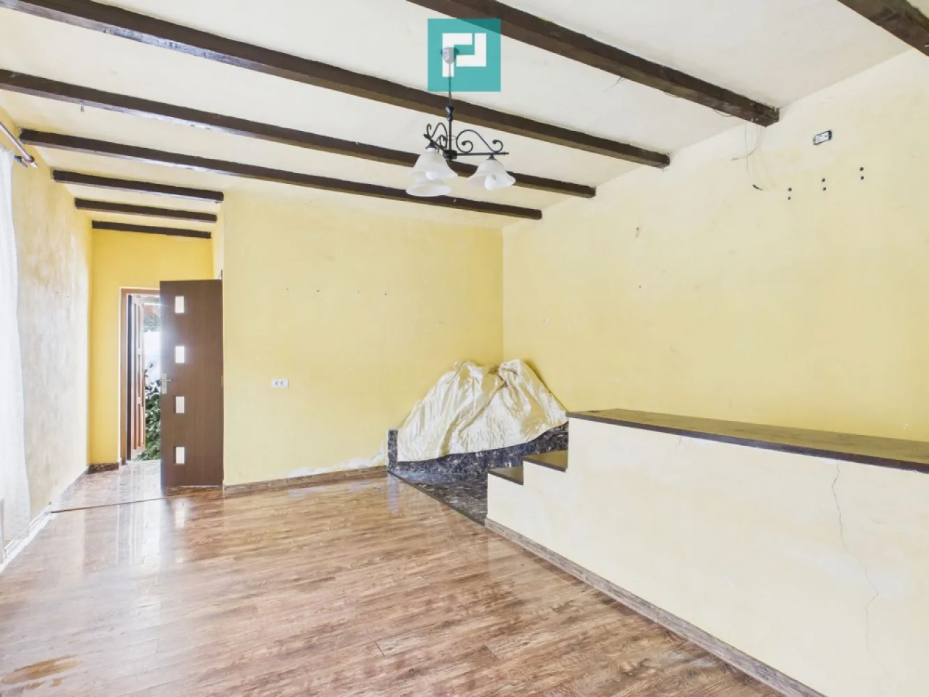 Casă cu 4 camere în zona Parneava