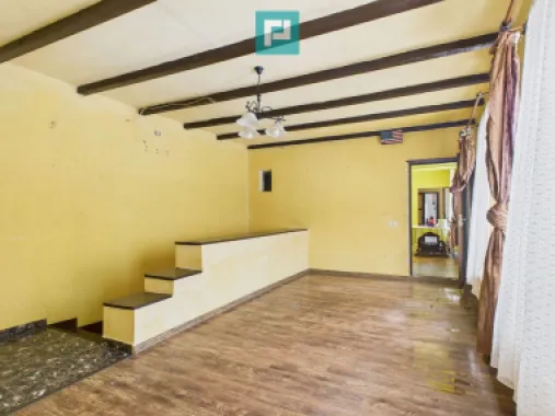 Casă cu 4 camere în zona Parneava