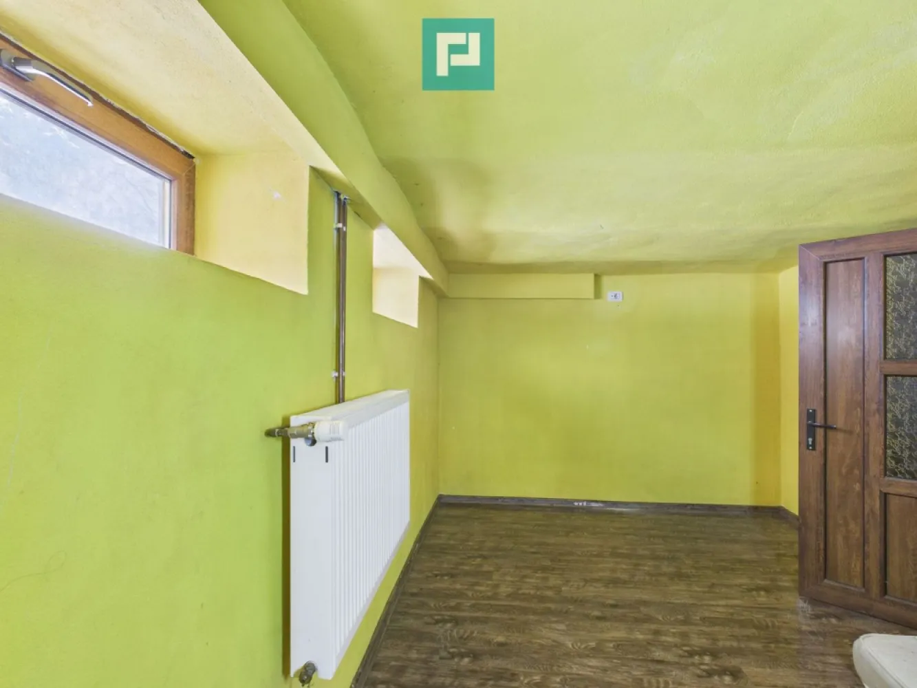 Casă cu 4 camere în zona Parneava