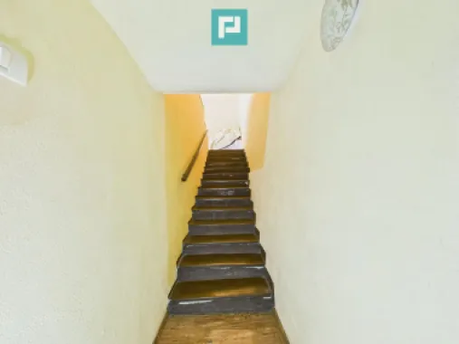 Casă cu 4 camere în zona Parneava