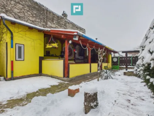 Casă cu 4 camere în zona Parneava