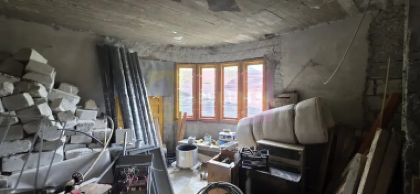 Casa batraneasca cu teren de vanzare in Busteni
