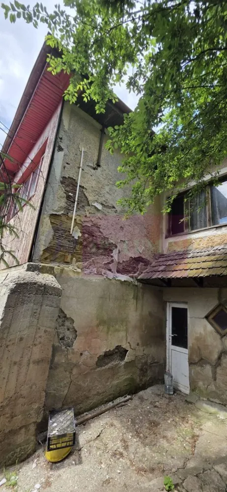 Casa batraneasca cu teren de vanzare in Busteni