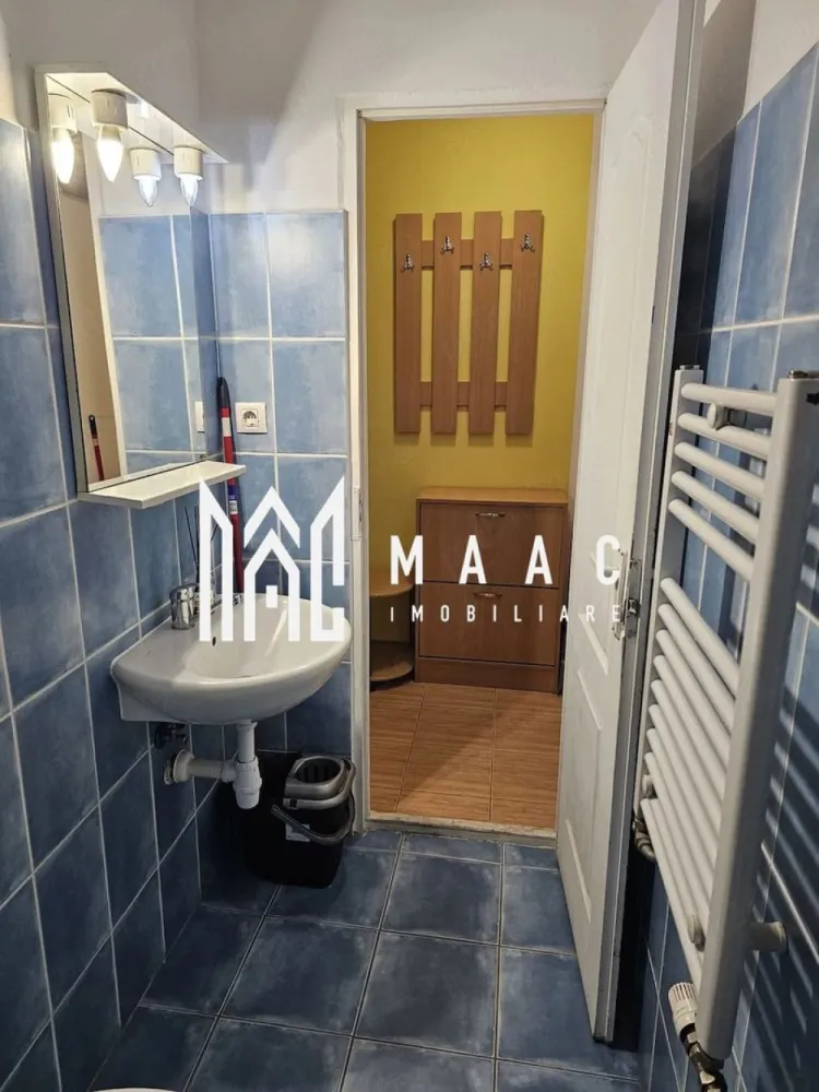 Garsonieră de închiriat Sibiu | Broscărie | 28 mp, etaj 2, lift - Garsonieră de închiriat în Sibiu, zona Broscărie, cu 28 mp utili, situată la etajul 2 al unui imobil cu lift, renovată și pregătită pentru mutare imediată.

Detalii proprietate:
• Suprafață utilă: 28 mp
• Compartimentare: cameră cu bucătărie open-space, baie cu cabină de duș, hol de acces
• Etaj 2 din 6, bloc cu lift
• Imobil construit în anul 2008
• Renovată complet în 2024
• Complet mobilată și utilată
• Parchet din lemn triplu stratificat
• Mobilier funcțional și electrocasnice necesare pentru confortul zilnic
• Finisaje moderne și spațiu practic

Zonă și acces:
Proprietatea este amplasată în Broscărie, aproape de centrul orașului și de principalele puncte de interes din Sibiu. În apropiere se află stații de autobuz, magazine de cartier, supermarketuri, farmacii, restaurante și acces rapid către facultățile din Sibiu.

Cod anunț CP3187116. Contactați echipa MAAC Imobiliare pentru detalii suplimentare și pentru programarea unei vizionări.