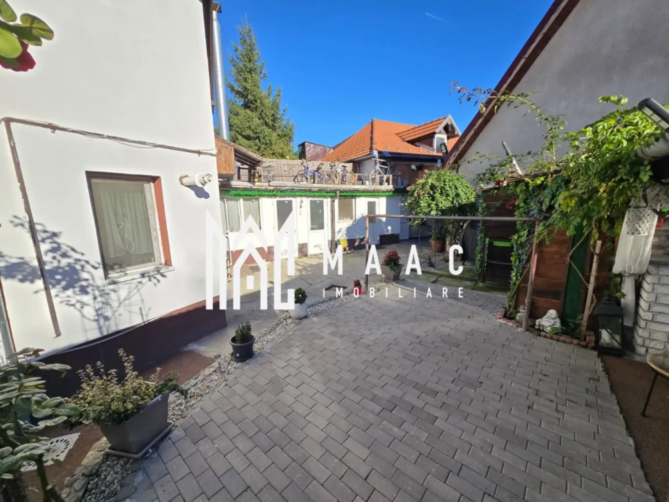 Casa 7 camere 3 bai 2 intrari Zona Garii