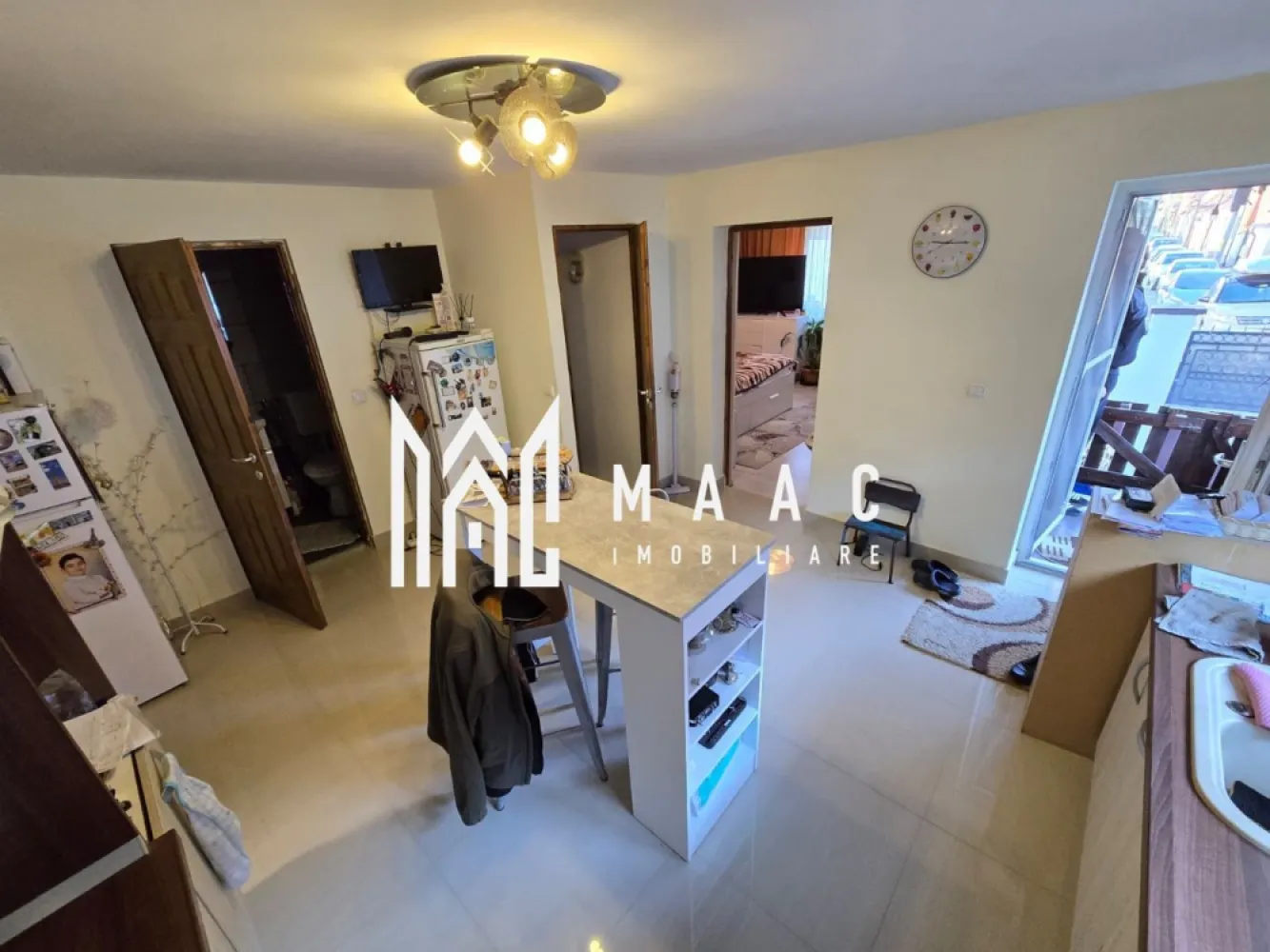 Casa 7 camere 3 bai 2 intrari Zona Garii