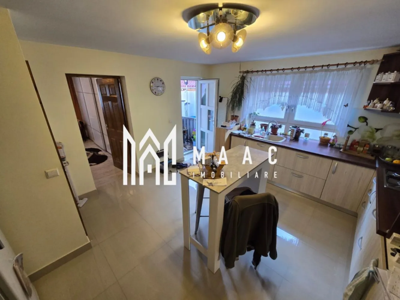 Casa 7 camere 3 bai 2 intrari Zona Garii