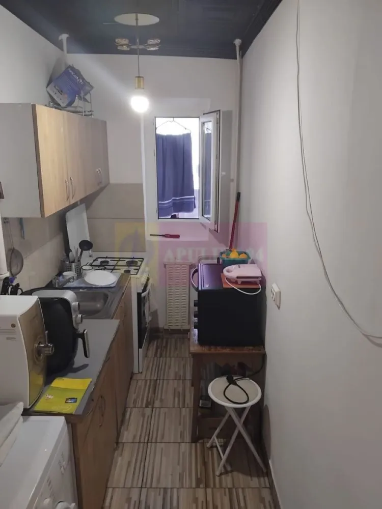 Garsoniera in Crangasi - Agentia Imobiliara Apulum 94

Ofera spre vanzare garsoniera situata in cartierul Crangasi, intr-o zona foarte bine conectata, la doar cateva minute de mers pe jos de Crangasi Metro Station, precum si de multiple mijloace de transport STB.

Proprietatea are o suprafata de 26 mp si este amplasata la etajul 2din 4 oferind o vedere deschisa si luminozitate pe tot parcursul zilei.

Garsoniera este dotata cu usa metalica si ferestre termopan, interior renovat acum 2ani gresie.faianta.parchet instalati sanitare etc.se vinde complet mobilata frigider.aragaz.masina de spalat.tv.etc.

Zona este una foarte apreciata, avand in apropiere Parcul Crangasi, Lacul Morii, Piata Crangasi, supermarketuri, farmacii, banci si alte facilitati, ceea ce face proprietatea ideala atat pentru locuit, cat si pentru investitie.

Datorita pozitiei si accesului la metrou, garsoniera reprezinta o oportunitate foarte buna pentru inchiriere, sau locuire

In prezent garsoniera este inchiriata

Acte pregatite pentru vanzare.