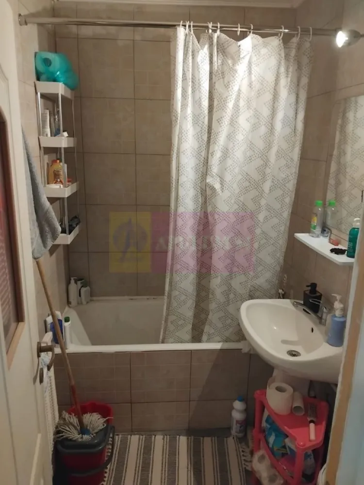 Garsoniera in Crangasi - Agentia Imobiliara Apulum 94

Ofera spre vanzare garsoniera situata in cartierul Crangasi, intr-o zona foarte bine conectata, la doar cateva minute de mers pe jos de Crangasi Metro Station, precum si de multiple mijloace de transport STB.

Proprietatea are o suprafata de 26 mp si este amplasata la etajul 2din 4 oferind o vedere deschisa si luminozitate pe tot parcursul zilei.

Garsoniera este dotata cu usa metalica si ferestre termopan, interior renovat acum 2ani gresie.faianta.parchet instalati sanitare etc.se vinde complet mobilata frigider.aragaz.masina de spalat.tv.etc.

Zona este una foarte apreciata, avand in apropiere Parcul Crangasi, Lacul Morii, Piata Crangasi, supermarketuri, farmacii, banci si alte facilitati, ceea ce face proprietatea ideala atat pentru locuit, cat si pentru investitie.

Datorita pozitiei si accesului la metrou, garsoniera reprezinta o oportunitate foarte buna pentru inchiriere, sau locuire

In prezent garsoniera este inchiriata

Acte pregatite pentru vanzare.