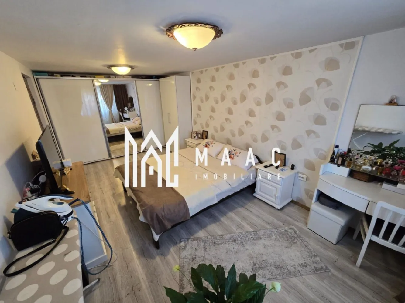 Casa 7 camere 3 bai 2 intrari Zona Garii