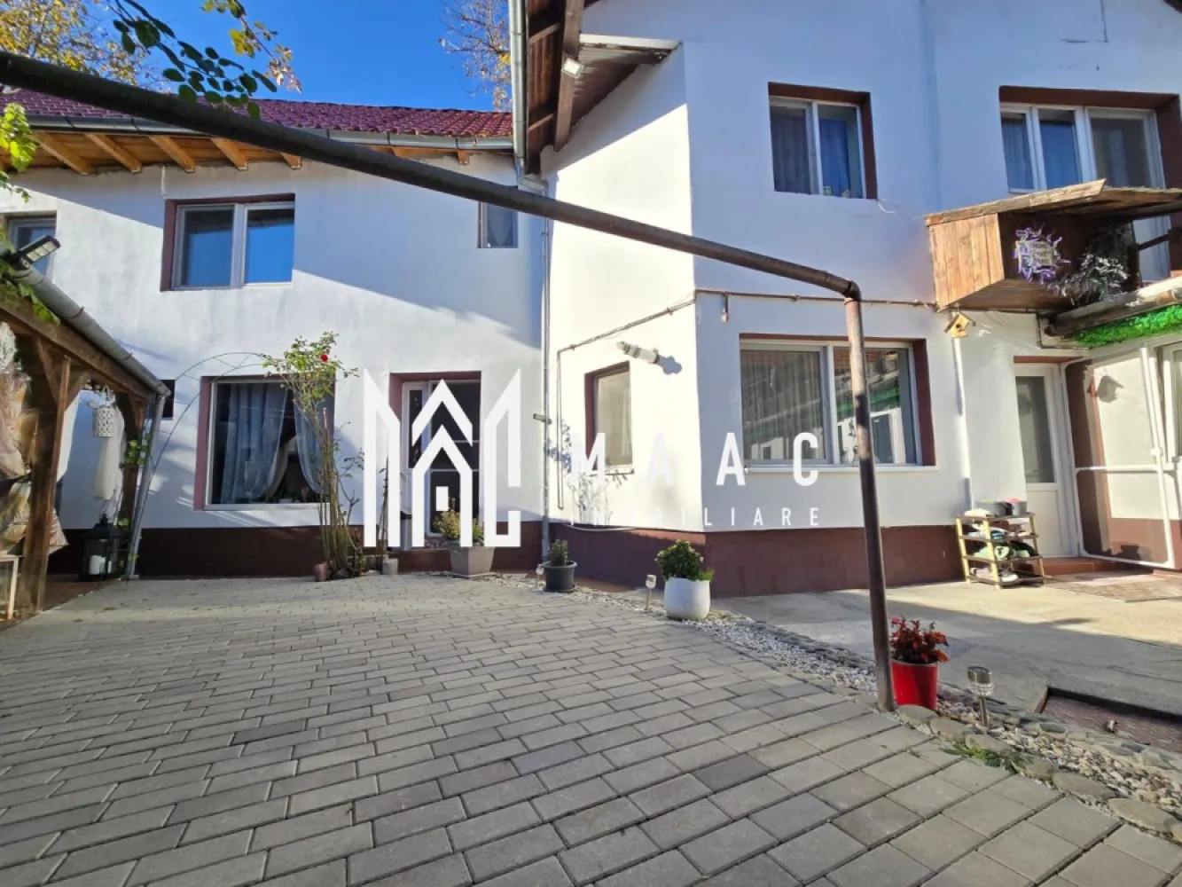 Casa 7 camere 3 bai 2 intrari Zona Garii