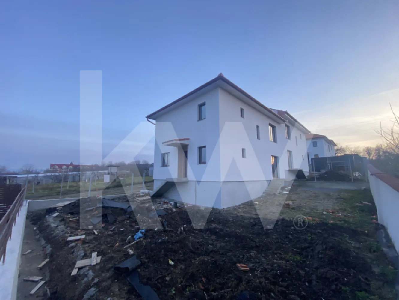 Casa 4 camere de vanzare 117 mpu teren liber 230mp Sibiu in Sura Mica