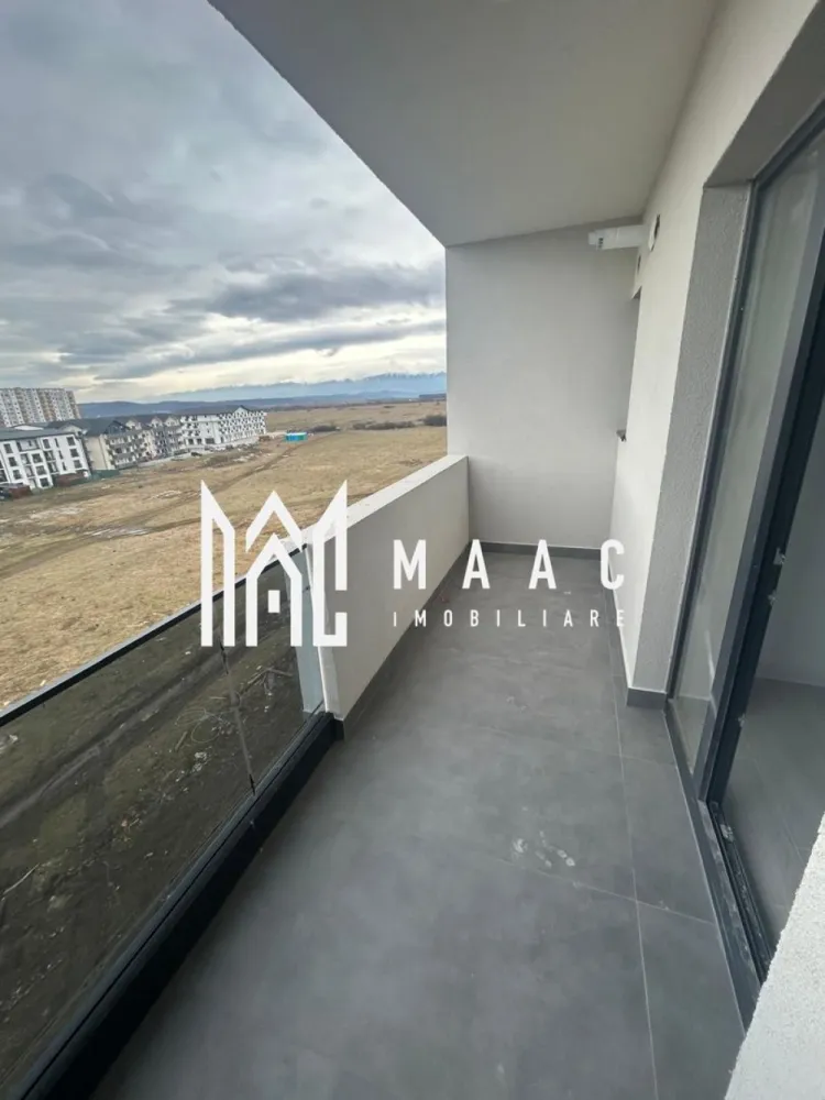 Apartament 2 camere | Parcare inclusă | Vedere panoramică | Doamna Stanca - MAAC Imobiliare vă oferă spre vânzare un apartament cu 2 camere, situat într-un imobil nou, potrivit atât pentru locuire, cât și pentru investiție, în zona Doamna Stanca. Apartamentul are o suprafață utilă de 55,1 mp și beneficiază de o compartimentare practică, fiind alcătuit din: -living spațios cu bucătărie open space, dormitor, baie, hol, balcon, balcon, pe care este amenajată o debara compartimentată, ideală pentru depozitare. Proprietatea este amplasată la etajul 4, într-un imobil bine poziționat, oferind confort, liniște și o vedere plăcută către munți și oraș, ce adaugă un plus de valoare locuinței. Locul de parcare este inclus, un beneficiu important pentru uzul zilnic. Apartamentul se poate preda la cheie, cu posibilitatea de mutare imediată, la prețul de 93.800 € + TVA. O proprietate ideală pentru cei care caută un apartament nou, modern și funcțional, într-o zonă în continuă dezvoltare. Pentru mai multe informatii si pentru a programa o vizionare, va rugam specificati ID: CP2905285 }}