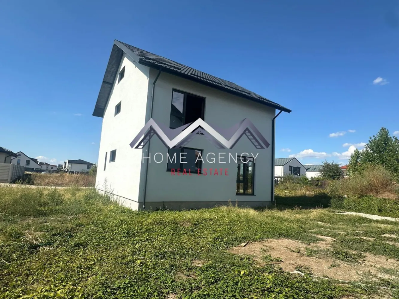 Casă individuală modernă în Otopeni – 190 mp construiți + mansardă locuibilă - Îți propunem, spre vânzare, o casă individuală de 190 mp, proiectată inteligent pentru confort și funcționalitate, amplasată într-un cartier liniștit din Otopeni, cu acces rapid către Nordul Capitalei.

Locuința este desfășurată pe parter, etaj și beneficiază de o mansardă complet funcțională de 50 mp, unde se poate sta în picioare. Mansarda dispune de baie proprie și spații generoase de depozitare mascate, fiind ideală pentru birou, dormitor suplimentar, zonă de relaxare sau hobby room.

Un avantaj important este faptul că viitorul proprietar își poate alege finisajele, în funcție de preferințe, beneficiind de buget alocat de dezvoltator, astfel încât casa să fie personalizată exact pe stilul dorit.

Compartimentare practică și bine gândită:

Parter:
- Living generos de 34,35 mp, cu zonă de dining și acces direct către grădină
- Bucătărie retrasă, ce poate fi închisă, de 13,80 mp, cu cămară
- WC de serviciu
- Cameră tehnică și spații de depozitare

Etaj:
- 3 dormitoare
- Dormitor matrimonial cu dressing, baie proprie și balcon
- Baie pe hol

Mansardă:
- Spațiu deschis de 50 mp, complet locuibil
- Spații mari de depozitare

Detalii care fac diferența:
- Încălzire prin pardoseală
- Ferestre mari pentru lumină naturală
- Pod izolat cu spumă poliuretanică
- Terasă elegantă cu deck din lemn
- Curte spațioasă cu două locuri de parcare

Construcția este realizată cu materiale premium, respectând cele mai noi standarde de calitate, durabilitate și eficiență energetică.

O locuință ideală pentru cei care își doresc spațiu, liniște și posibilitatea de personalizare.

📞 Sună acum pentru detalii și programarea unei vizionări!