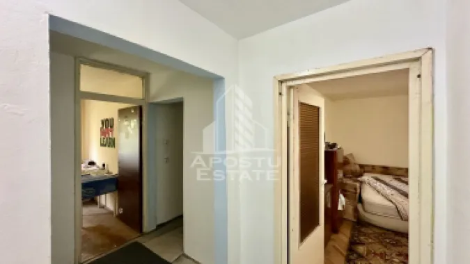 Apartament cu 3 camere, decomandat, etaj intermediar, Aradului